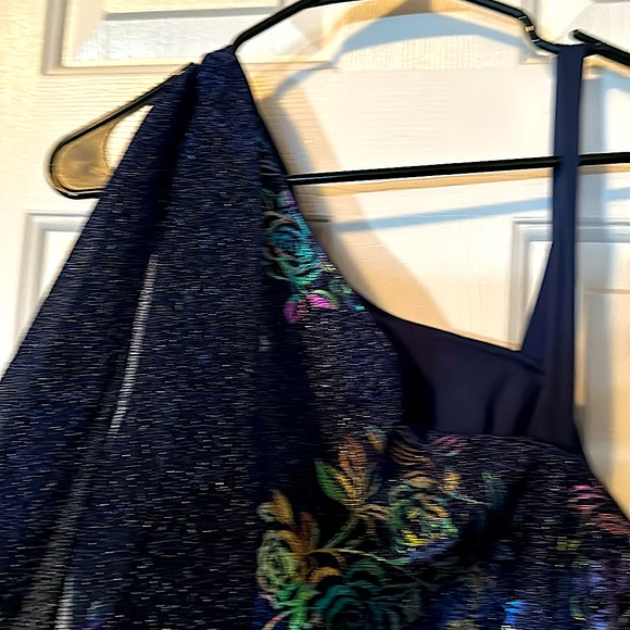 evening dress asymptomatic with beautiful Blue sash on the tank shoulder side - Picture 5 of 7